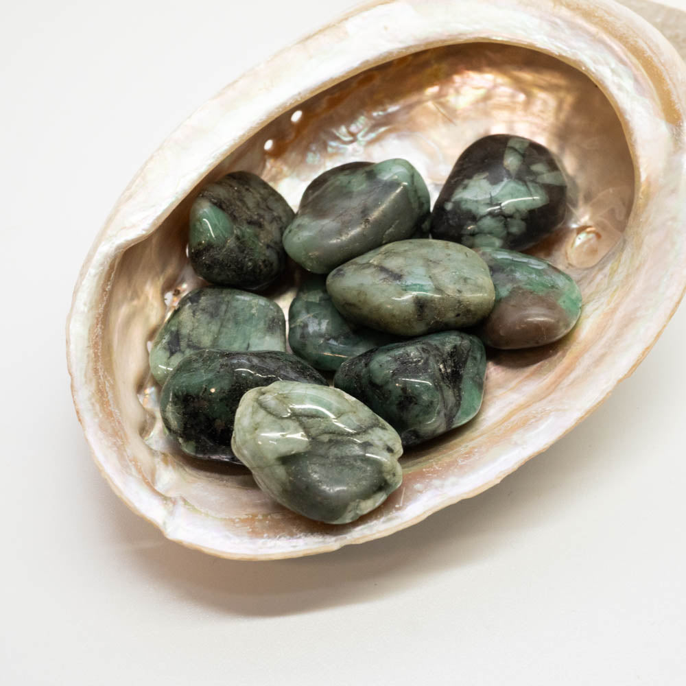emerald tumbled stones