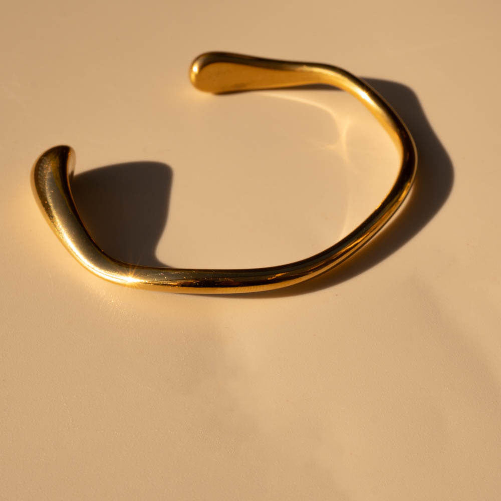 Remi wave bangle