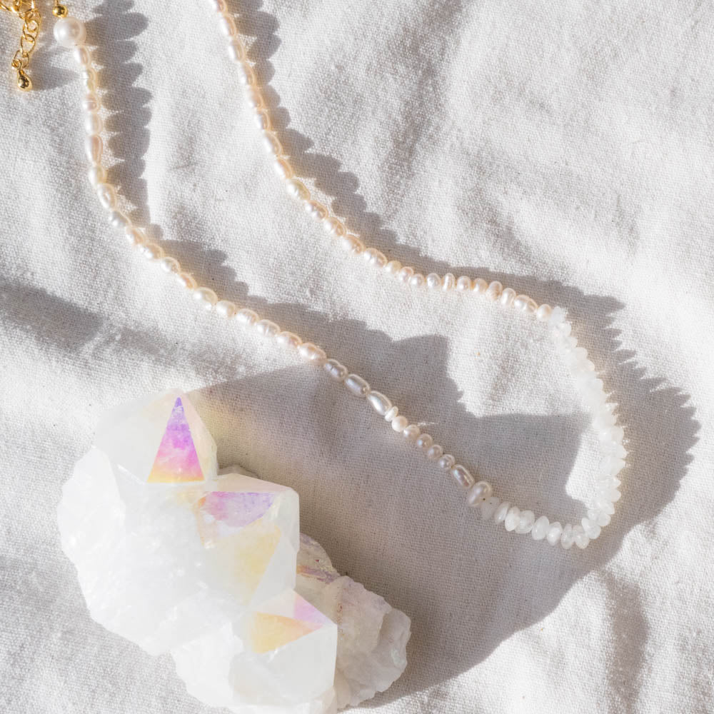 Pearl choker necklace