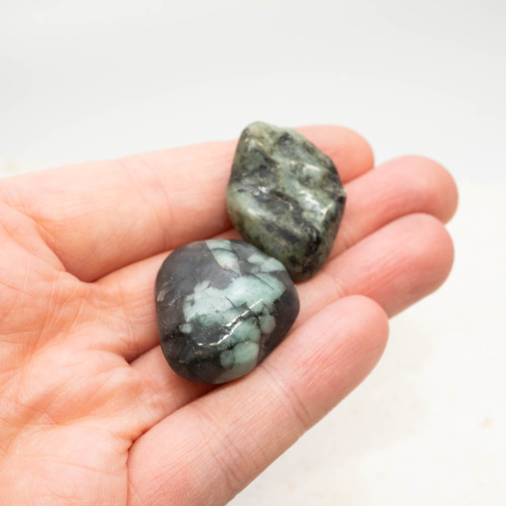 emerald tumbled stones