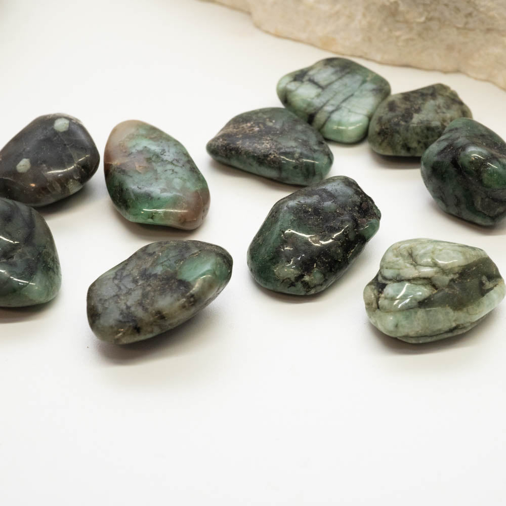 emerald tumbled stones