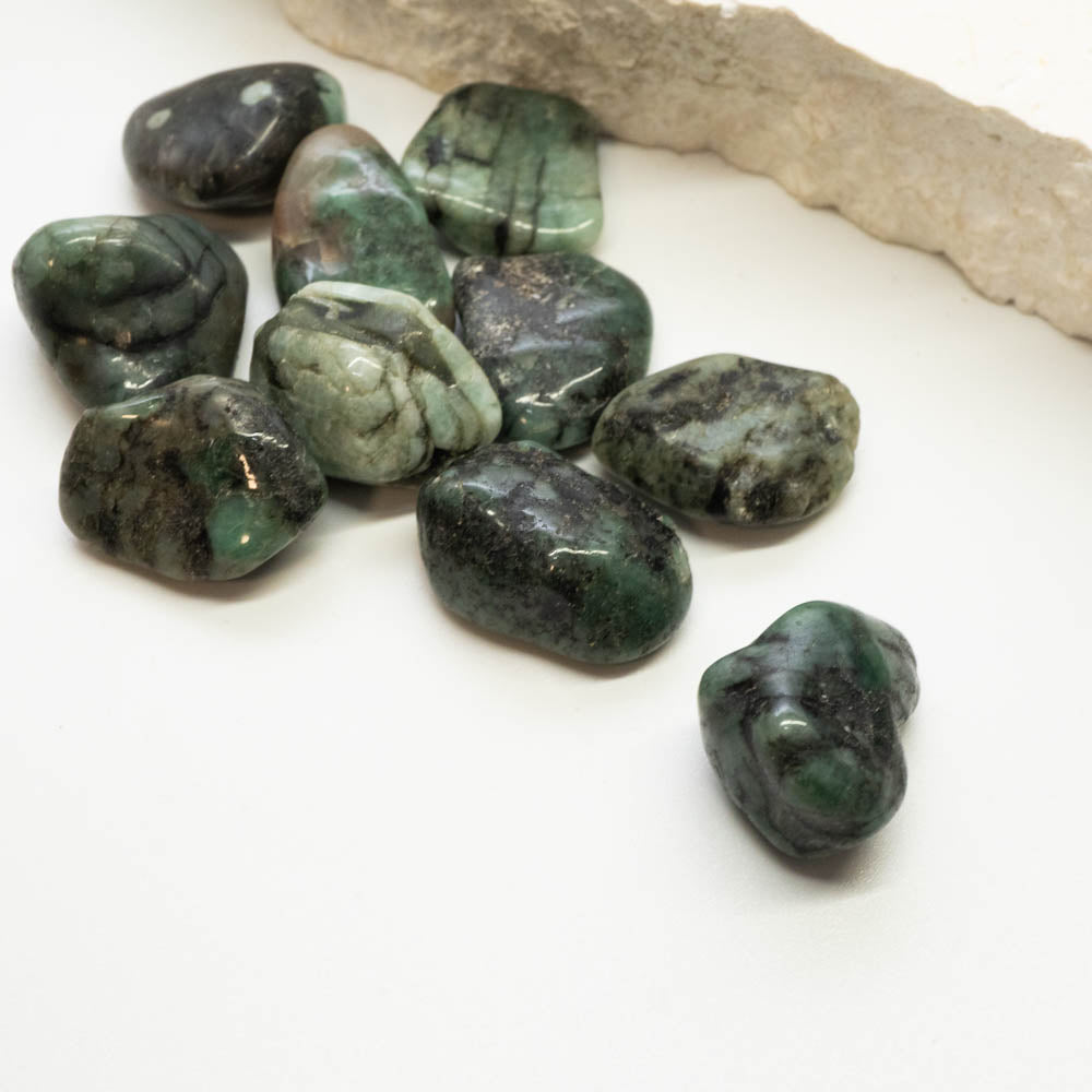 emerald tumbled stones