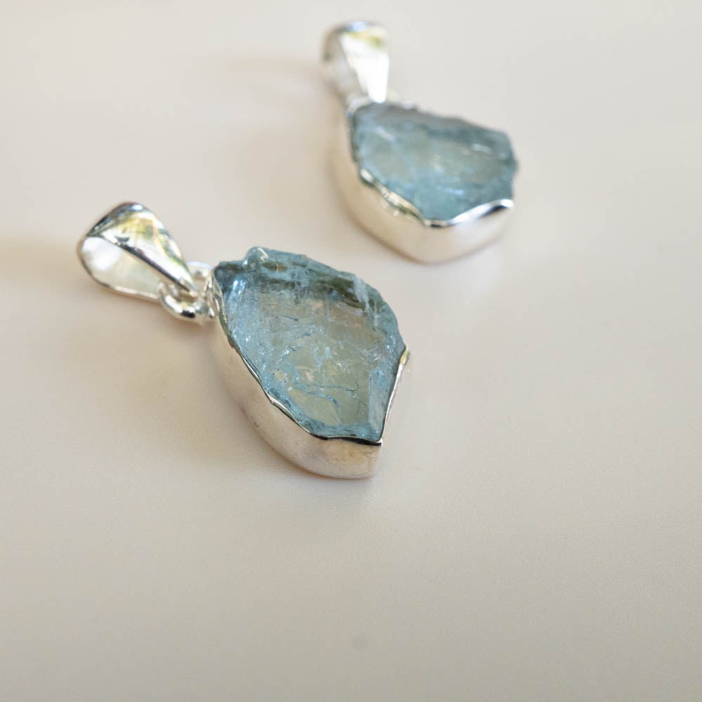 aquamarine silver pendant close up