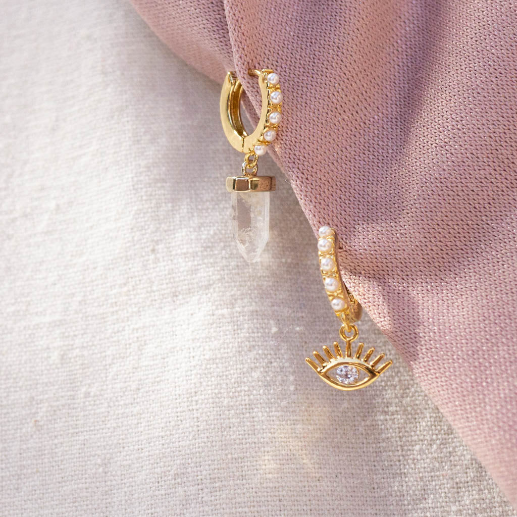 Pearl mini hoops with quartz