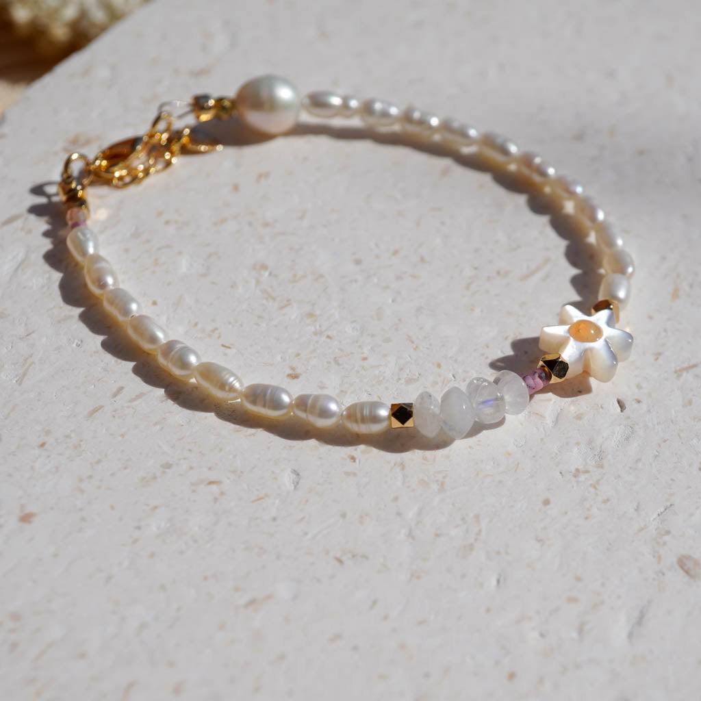 daisy pearl bracelet